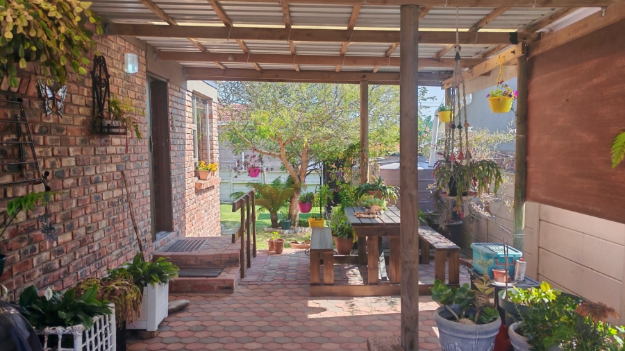 3 Bedroom Property for Sale in Fraaiuitsig Western Cape